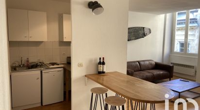 Appartement 2 pièces de 48 m² à Bordeaux (33000)