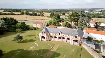 Château 11 pièces de 825 m² à Chantonnay (85110)