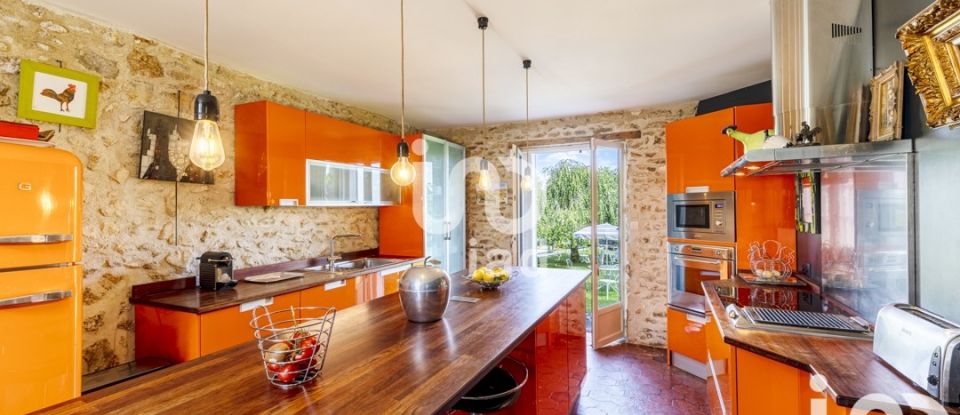 Maison 9 pièces de 340 m² à Bréançon (95640)