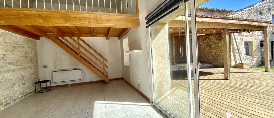 Traditional house 6 rooms of 175 m² in Niort (79000)