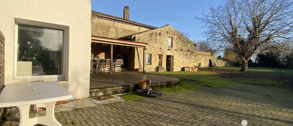 Traditional house 6 rooms of 175 m² in Niort (79000)