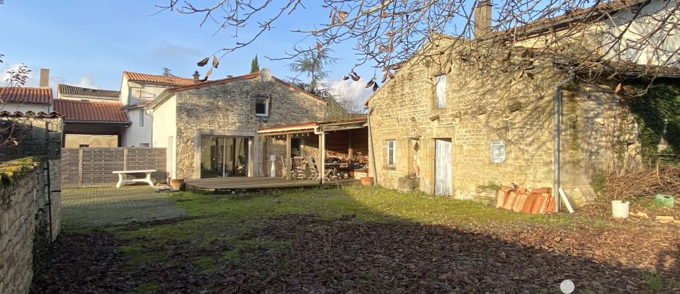 Traditional house 6 rooms of 175 m² in Niort (79000)