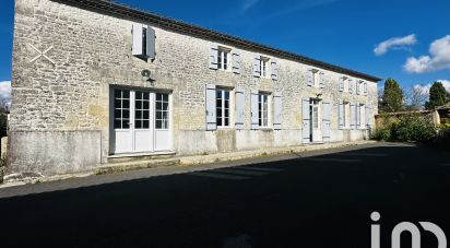 Village house 6 rooms of 215 m² in Montils (17800)