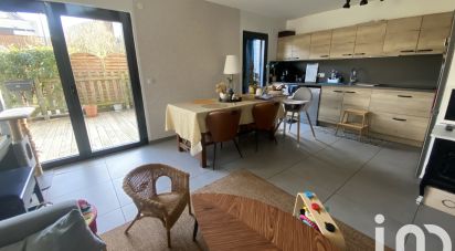 Apartment 3 rooms of 65 m² in Ballainvilliers (91160)