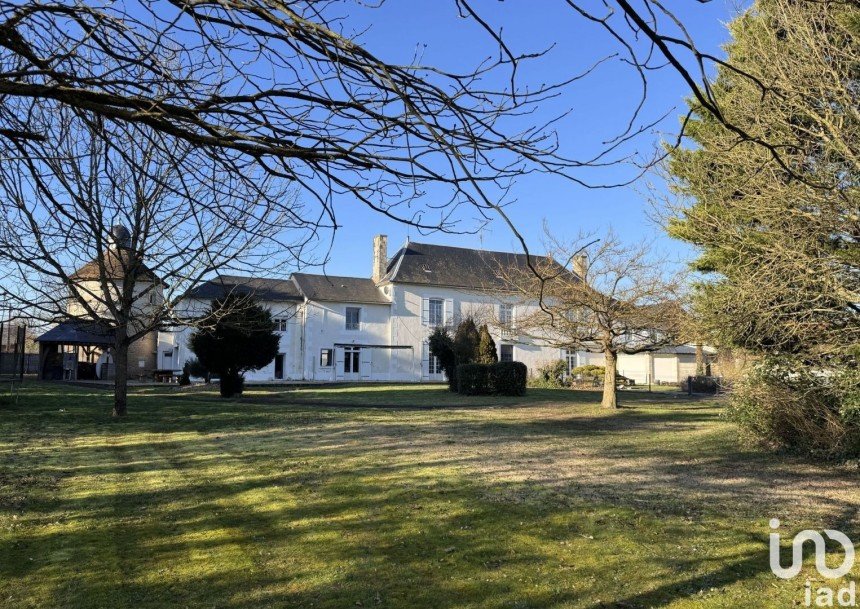 Château 20 pièces de 640 m² à Vendeuvre-du-Poitou (86380)