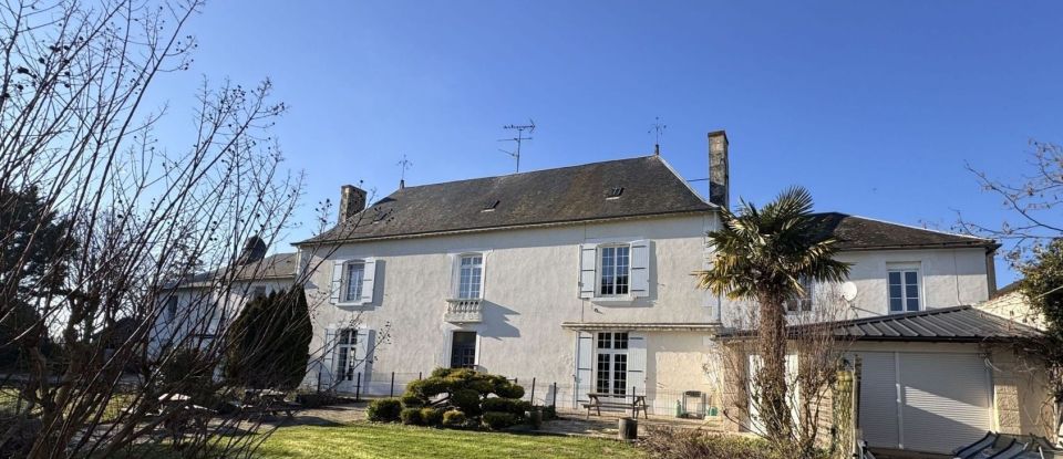 Château 20 pièces de 640 m² à Vendeuvre-du-Poitou (86380)