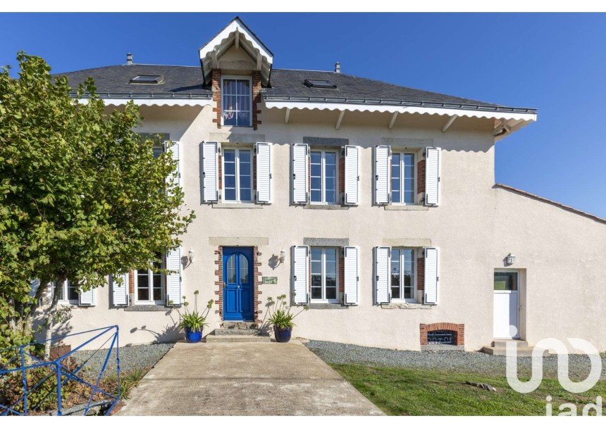 Traditional house 6 rooms of 225 m² in Pouzauges (85700)