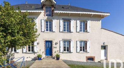 Traditional house 6 rooms of 225 m² in Pouzauges (85700)