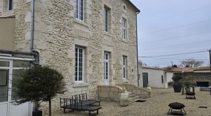 Maison 10 pièces de 261 m² à Tonnay-Charente (17430)