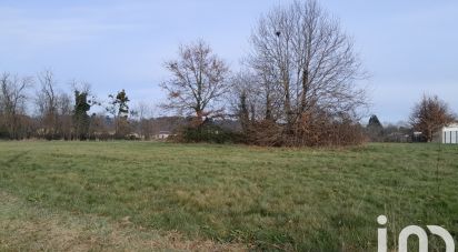 Land of 1,470 m² in Montpon-Ménestérol (24700)