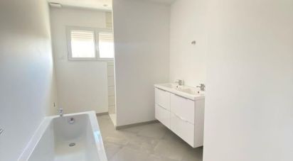 Maison 4 pièces de 105 m² à Cauneille (40300)