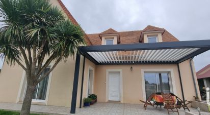 Traditional house 7 rooms of 192 m² in Sainte-Croix-sur-Mer (14480)