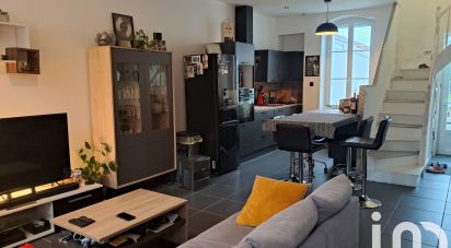 House 3 rooms of 61 m² in Soyaux (16800)