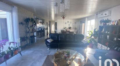 Traditional house 7 rooms of 159 m² in Le Champ-Saint-Père (85540)