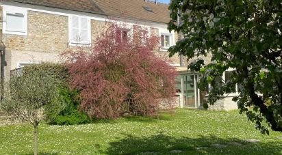 Village house 5 rooms of 152 m² in Crespières (78121)