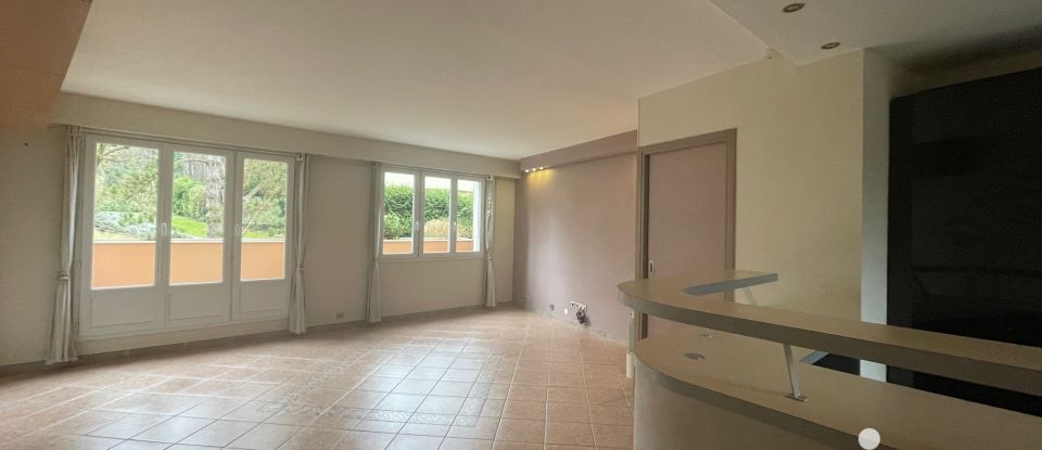 Apartment 3 rooms of 71 m² in Vaujours (93410)