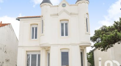 Mansion 9 rooms of 190 m² in Fouras (17450)