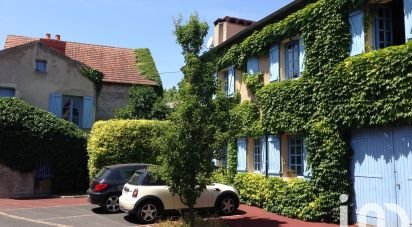 Maison traditionnelle 7 pièces de 232 m² à Gannat (03800)