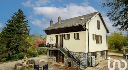 Maison traditionnelle 10 pièces de 180 m² à Marat (63480)