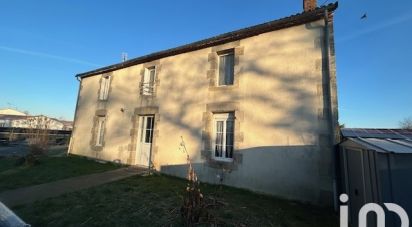 Traditional house 4 rooms of 106 m² in Saint-Denis-la-Chevasse (85170)