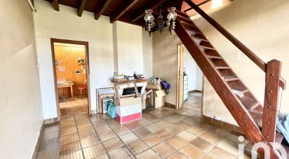 Country house 4 rooms of 86 m² in Salles (33770)