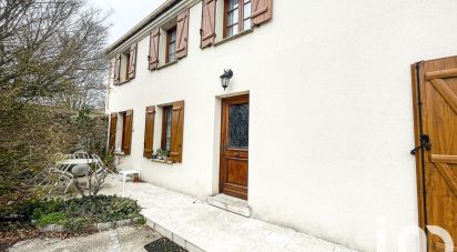 House 6 rooms of 167 m² in Châteaufort (78117)