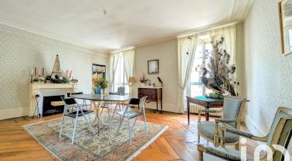 Apartment 7 rooms of 170 m² in Versailles (78000)