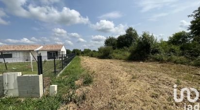 Land of 800 m² in Saint-Yzan-de-Soudiac (33920)