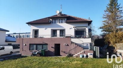 Maison 9 pièces de 320 m² à Oyonnax (01100)