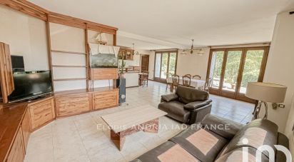 Maison de campagne 4 pièces de 165 m² à Le Thor (84250)