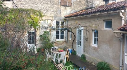 Maison traditionnelle 5 pièces de 141 m² à Rouillac (16170)