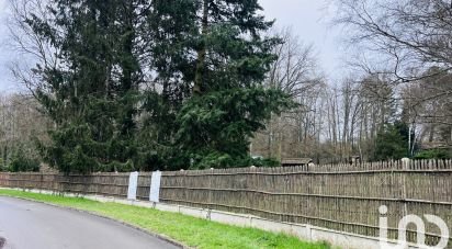 Land of 1,058 m² in Breuillet (91650)