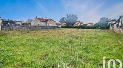 Land of 724 m² in Le Pontet (84130)