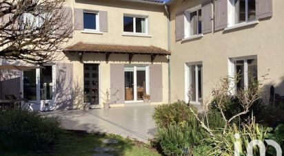 Traditional house 7 rooms of 254 m² in Chalais (16210)