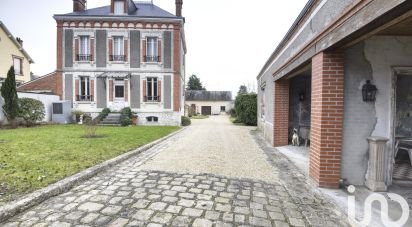 Maison 6 pièces de 173 m² à Beaune-la-Rolande (45340)