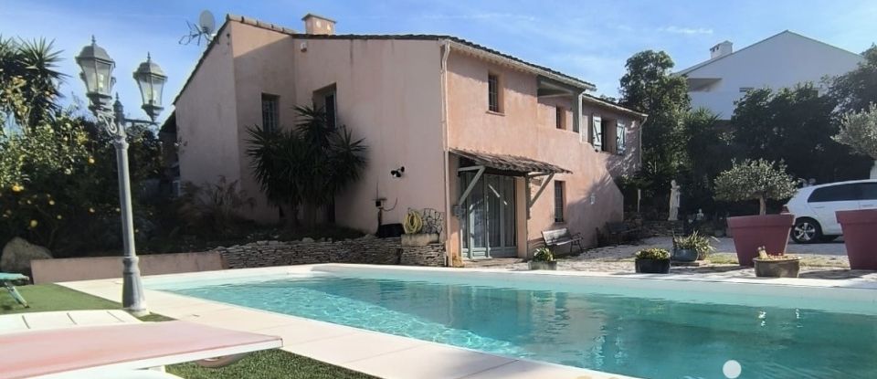 Traditional house 5 rooms of 160 m² in Roquebrune-sur-Argens (83380)