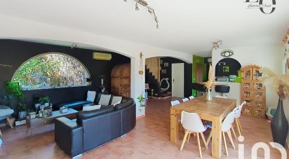 House 6 rooms of 130 m² in Simiane-Collongue (13109)