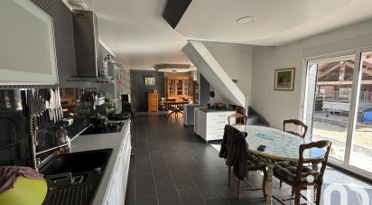 Farm 7 rooms of 205 m² in Eringhem (59470)