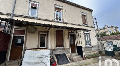 Building in Sainte-Savine (10300) of 103 m²