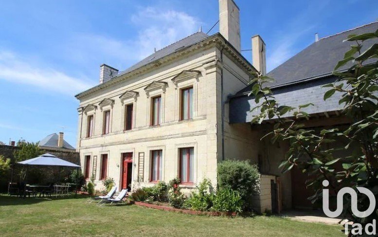 Domaine 11 pièces de 356 m² à Vaudelnay (49260)