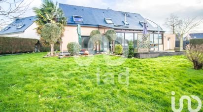 House 9 rooms of 183 m² in Noyal-Châtillon-sur-Seiche (35230)