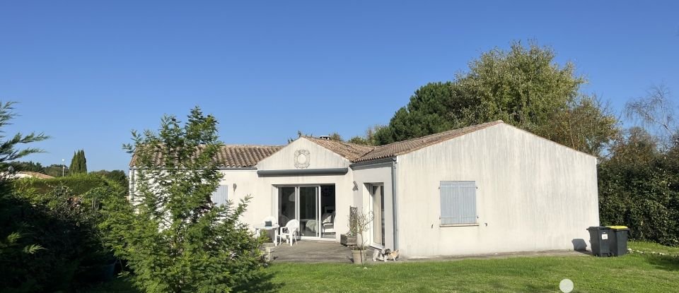 Village house 6 rooms of 133 m² in Corme-Écluse (17600)