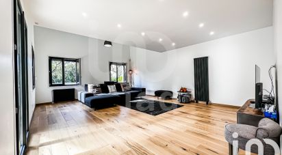 Maison traditionnelle 6 pièces de 185 m² à Les Clayes-sous-Bois (78340)