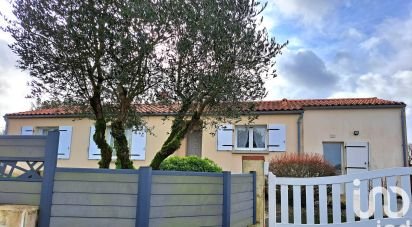 House 6 rooms of 108 m² in La Roche-sur-Yon (85000)