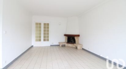 Traditional house 5 rooms of 106 m² in Saint-Rémy-lès-Chevreuse (78470)