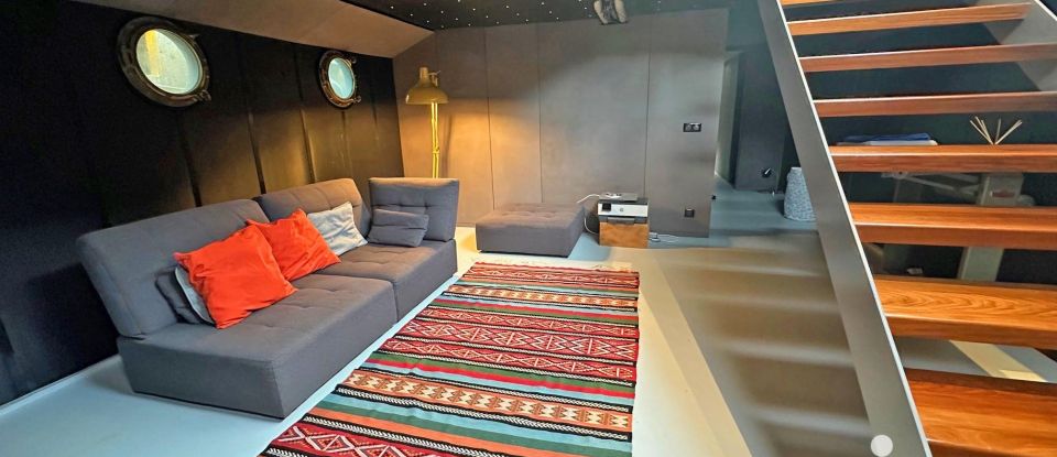 House boat 5 rooms of 160 m² in Paris (75008)