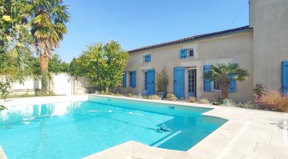 Country house 8 rooms of 240 m² in Le Seure (17770)