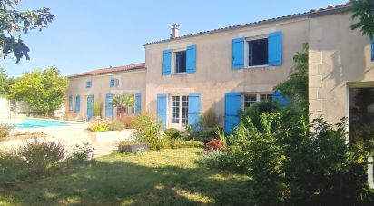 Country house 8 rooms of 240 m² in Le Seure (17770)