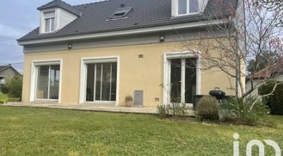 Maison traditionnelle 6 pièces de 130 m² à Saint-Pierre-lès-Nemours (77140)