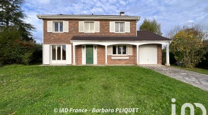 House 7 rooms of 157 m² in Voisins-le-Bretonneux (78960)